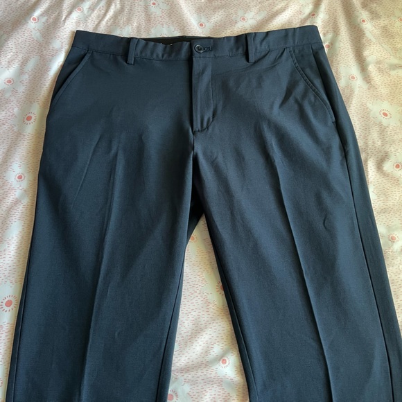 Greg Norman Flat Front Performance Golf Pants Navy Blue 34/32 - Picture 1 of 10